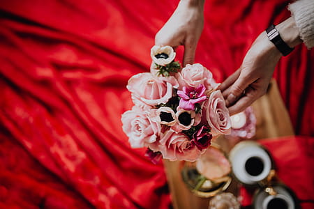 Romantic Valentine’s Day bouquets thumbnail
