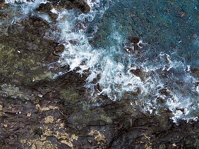 ocean waves on rock thumbnail