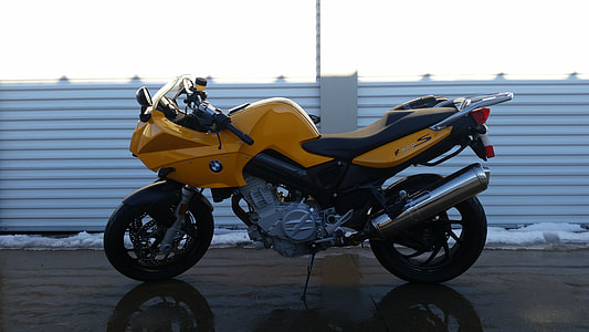shallow focus photography of naked motorcycle thumbnail