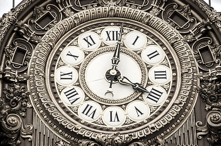 Roman Numeral Round Analog Clock at 4:02 thumbnail
