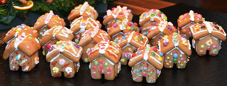 brown house cookie lot thumbnail