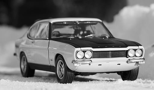 classic white Nissan Skyline thumbnail