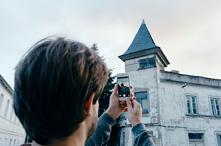 Taking picture of an old house thumbnail
