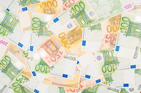 100 and 50 Euro banknotes thumbnail