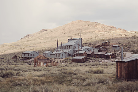 wooden houses on mountain thumbnail
