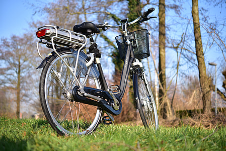parked black and gray beach cruiser thumbnail