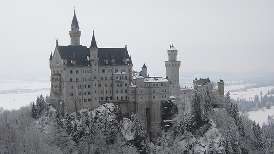 castle on mountain thumbnail