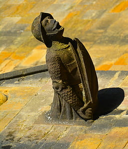 soldier statuette photo thumbnail