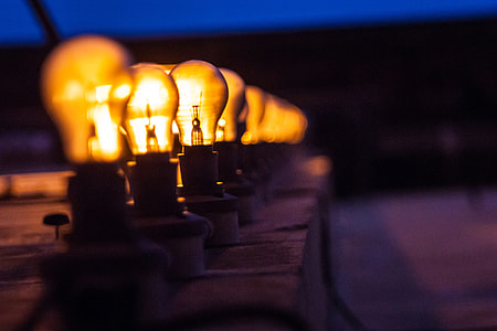 A line of light bulbs thumbnail