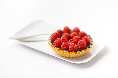 strawberry cake thumbnail