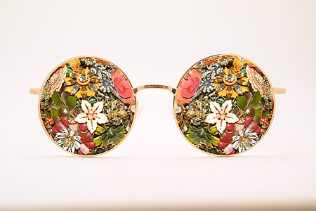 round sunglasses with gold-colored steel frames thumbnail