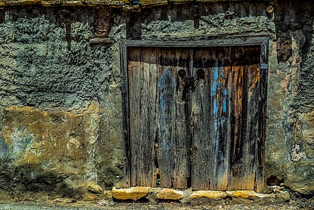 closed wooden 2-way door thumbnail