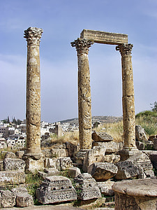 gray ruins building thumbnail