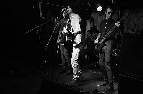 man playing guitar white singing thumbnail