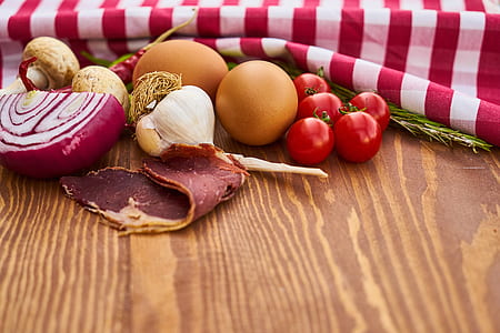 red tomatoes and onion thumbnail