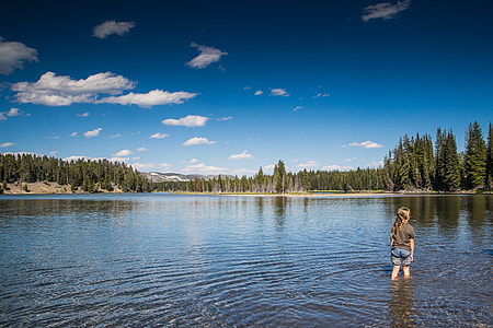 Little Kid in Lake in the USA thumbnail