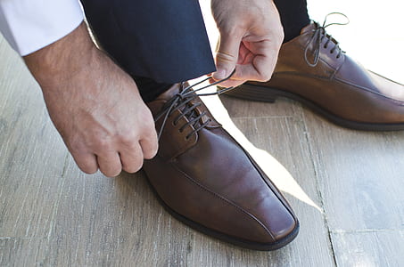 person fixing his lace thumbnail