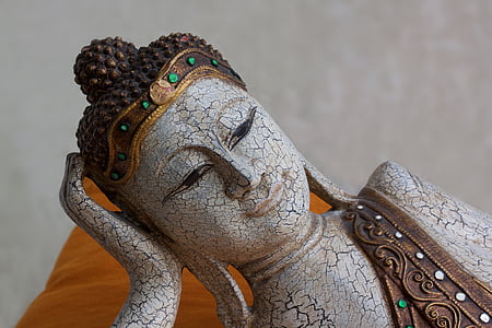 closeup photo of Gautama Buddha head statue thumbnail