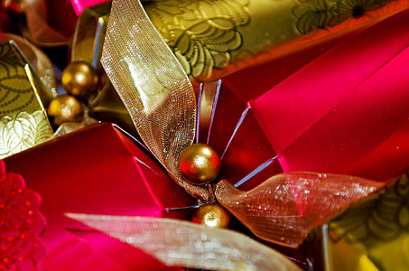 red ribbon decor thumbnail