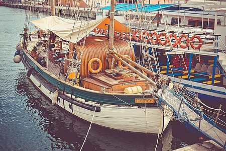 Classic Sailing Boat Sea thumbnail