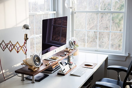 silver iMac with black screen thumbnail