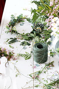 white flowers with yarn thumbnail