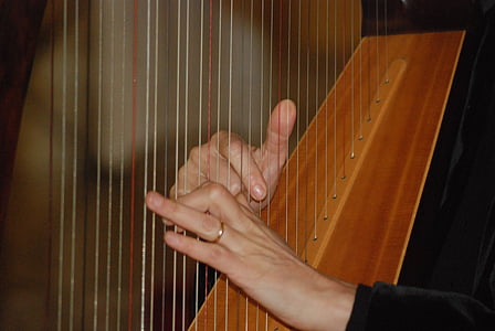 person playing harp thumbnail