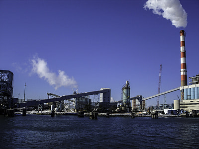 Coal-fired power plant in the Harbor at Bridgeport, Connecticut thumbnail