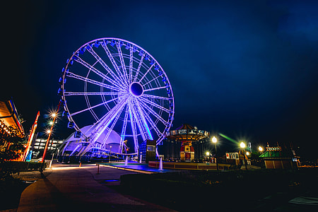 Night shot of a fairground and ferris wheel in Chicago thumbnail
