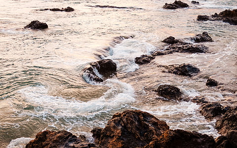water splash on rocks thumbnail