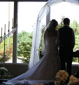 man and woman wedding photo thumbnail