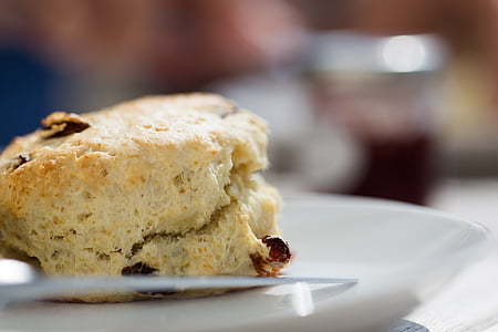 baked raisin bread on plate thumbnail