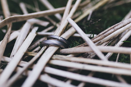 pair of gray wedding ring thumbnail