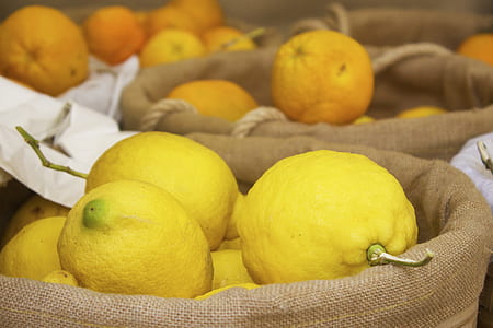 lemons inside baskets thumbnail