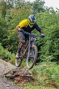 man trailing bike thumbnail