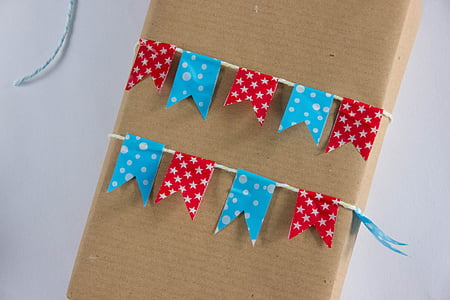 red and blue ribbon strap on box thumbnail