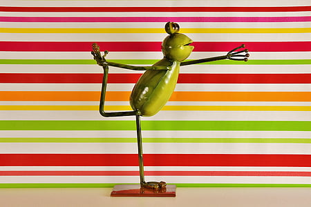 green frog table decor thumbnail