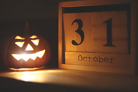 Halloween-themed Jack-o-lantern Lamp Near October 31 Calendar thumbnail