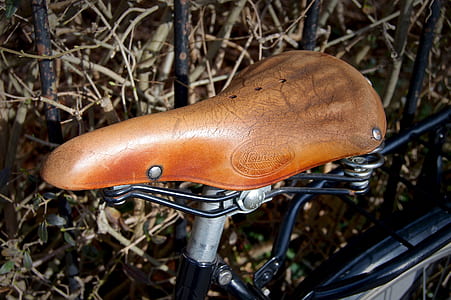 brown leather bicycle sadle thumbnail