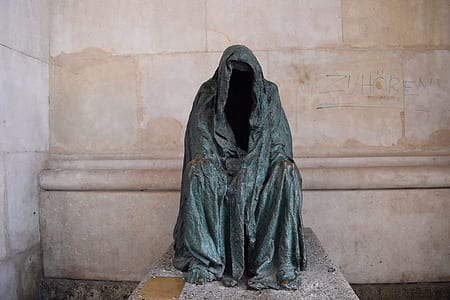 focus photo of statue thumbnail