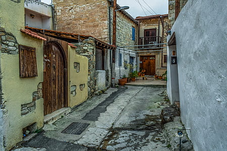 pathway between buildings thumbnail