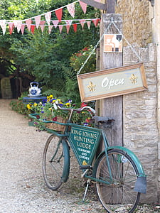 parked city bike thumbnail
