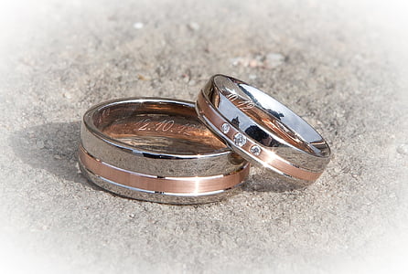 silver-colored bridal ring set thumbnail