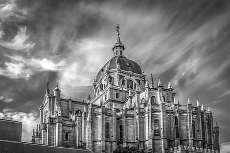grayscale cathedral thumbnail