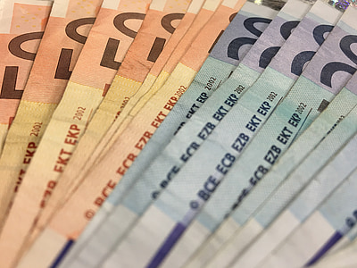 fan of banknotes thumbnail