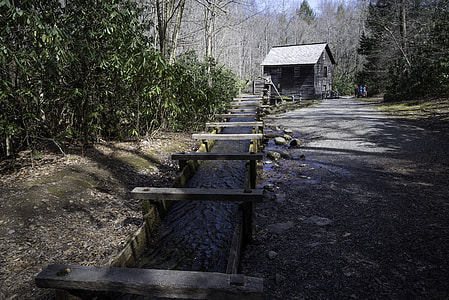 Looking at Mingus Mill at Great Smoky Mountains National Park, North Carolina thumbnail