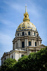 Gray and Yellow Concrete Cathedral during Daytime thumbnail
