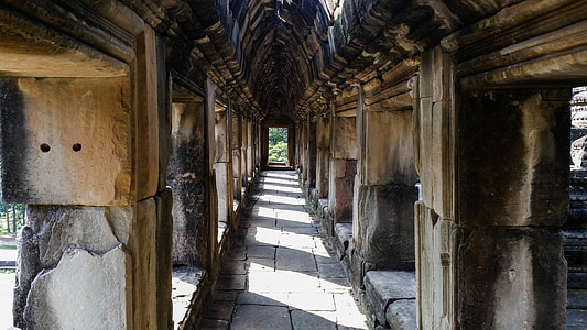 gray concrete ruin thumbnail