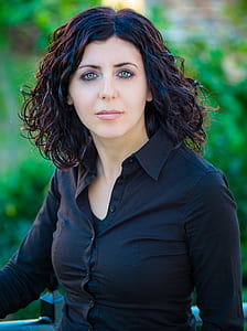 shallow focus photography of woman thumbnail
