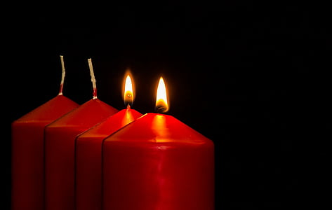 four red candles thumbnail